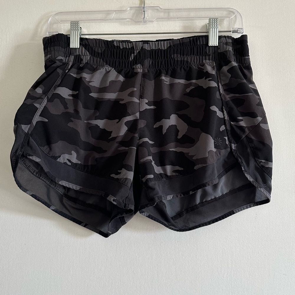 Athleta Black/Gray Camo Mesh Racer Run Short 4” Size XS EUC - Picture 8 of 15